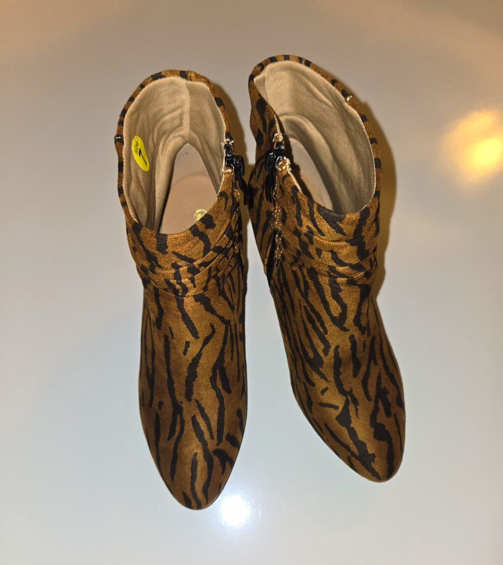 NEWBELLA Women’s Size 7 Tiger Print Ankle Boots Booties Brown BlackZip Heel NWOT
